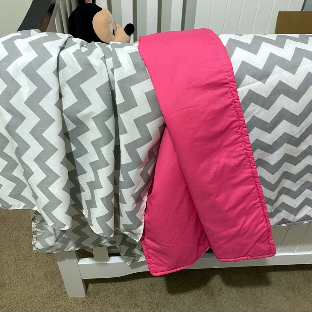 One Grey & Pink Dust Ruffle & Crib Bed Set Design is Chevron